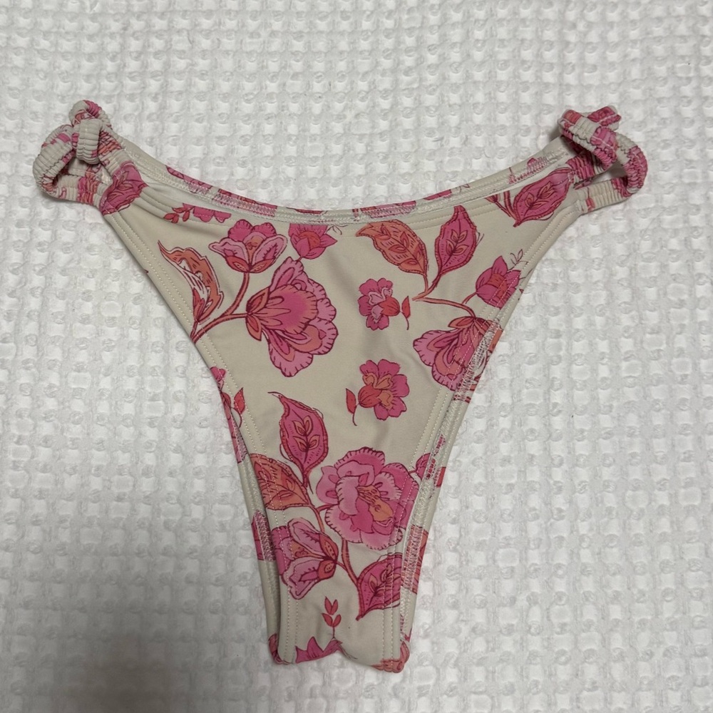 Hollister Pink and Cream Floral Bikini Bottom - Size XS - Worn Once